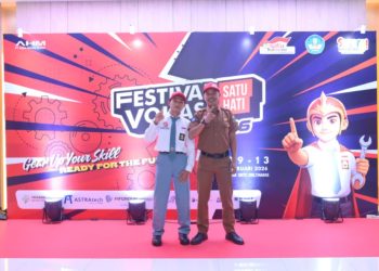Jannata Fawaid (Siswa SMKN 10 Muaro Jambi) dan Debi Nofrialdi (Guru SMKN 11 Sarolangun) Mengikuti Festival Vokasi Satu Hati 2026. (Foto: Sinsen Jambi/Syahbilla)