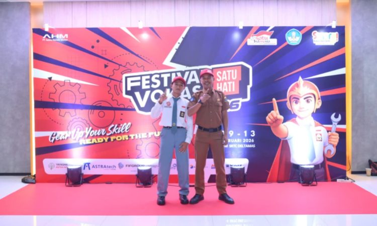 Jannata Fawaid (Siswa SMKN 10 Muaro Jambi) dan Debi Nofrialdi (Guru SMKN 11 Sarolangun) Mengikuti Festival Vokasi Satu Hati 2026. (Foto: Sinsen Jambi/Syahbilla)