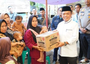 Gubernur Al Haris saat Safari Ramdhan di Masjid Istiqomah Dusun Sekeladi Desa Batu Empang Kecamatan Batang Asai Sarolangun, Jumat (27/02/2026) malam. (Foto: Diskominfo/Harun)