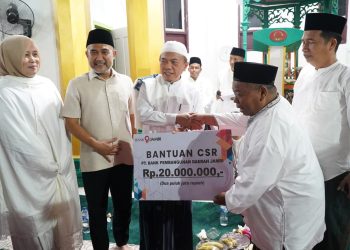 Safari Ramadhan 1446 Hijriah Pemerintah Provinsi Jambi berlangsung khidmat dan penuh makna di Masjid Al Falah, Dusun Empelu, Kecamatan Tanah Sepenggal, Kabupaten Bungo, Minggu (01/03/2026) malam. (Foto: Diskominfo/Harun)