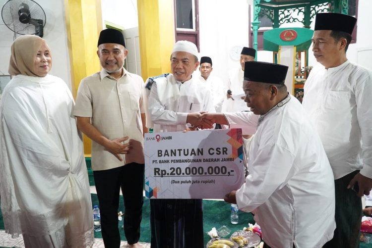 Safari Ramadhan 1446 Hijriah Pemerintah Provinsi Jambi berlangsung khidmat dan penuh makna di Masjid Al Falah, Dusun Empelu, Kecamatan Tanah Sepenggal, Kabupaten Bungo, Minggu (01/03/2026) malam. (Foto: Diskominfo/Harun)