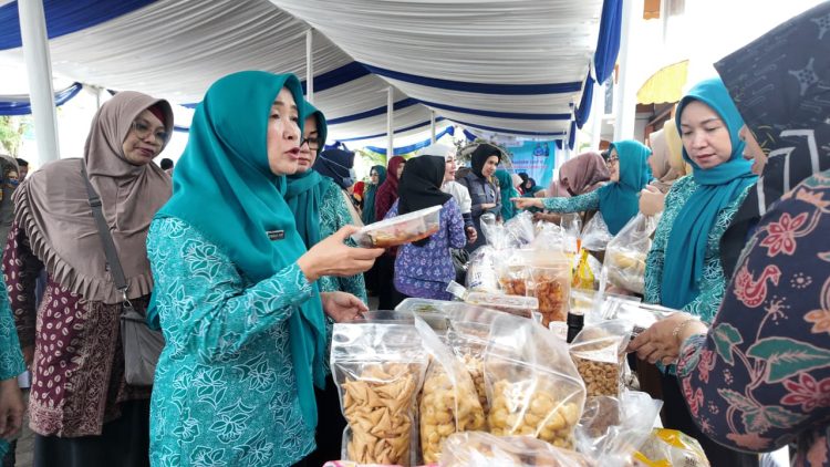 Hesnidar Haris pada kegiatan Pasar Murah Ramadhan 1447 H di Sekretariat TP PKK Provinsi Jambi, Telanaipura, Selasa (03/02/2026). (Foto: Diskominfo/Patra)