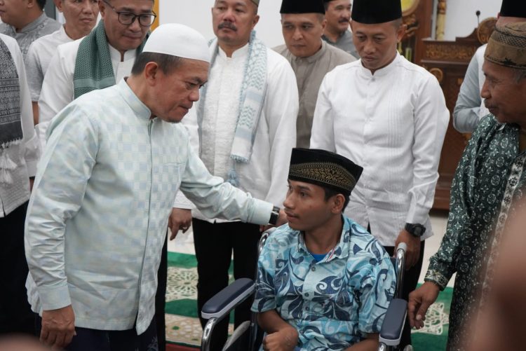 Gubernur Al Haris saat Safari Ramadhan Pemerintah Provinsi Jambi 1447 Hijriah bersama pemerintah dan masyarakat Kota Sungai Penuh di 
Masjid Nurul Iman Dusun Baru, Kecamatan Sungai Bungkal, Kota Sungai Penuh, Sabtu (07/03/2026) malam. (Foto: Diskominfo/Novriansah)