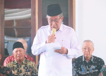 Wagub Sani saat pelaksanaan pemberian bantuan di Kantor PUSKUD Jambi, Kota Jambi, Rabu (11/3/2026).  (Foto: Diskominfo/Fadli)