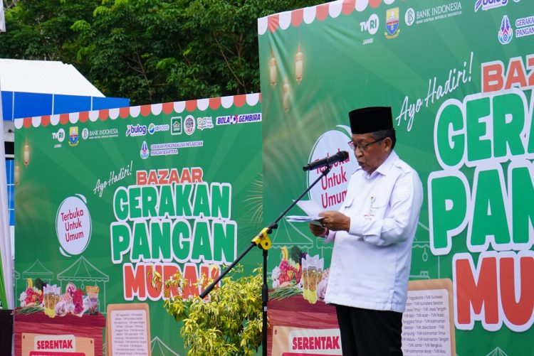 Wagub Sani saat membuka Kegiatan Bazaar Gerakan Pangan Murah (GPM) Tahun 2026, bertempat di Halaman Depan TVRI Jambi, Rabu (11/03/2026). (Foto: Diskominfo/Novriansah)