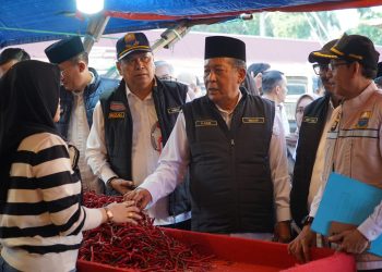 Wagub Sani saat pimpin sidak bersama Polda dan Tim Satgas Pangan di Pasar Angso Duo, Kota Jambi, Rabu (11/03/2026).
 (Foto: Diskominfo/Harun)