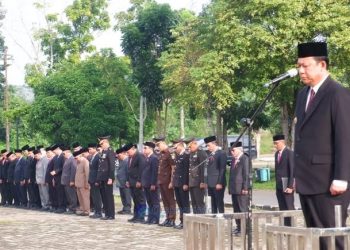 Pemkab Muaro Jambi menggelar upacara bendera dalam rangka memperingati Hari Lahir Pancasila di Lapangan Upacara Kantor Bupati Muaro Jambi, Senin (1/6/2026). (Foto: @pemkabmuarojambi)
